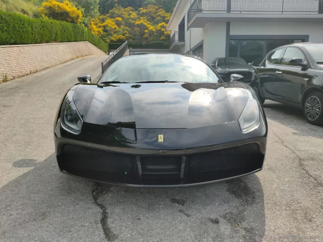 Auto - Ferrari 488 gtb
