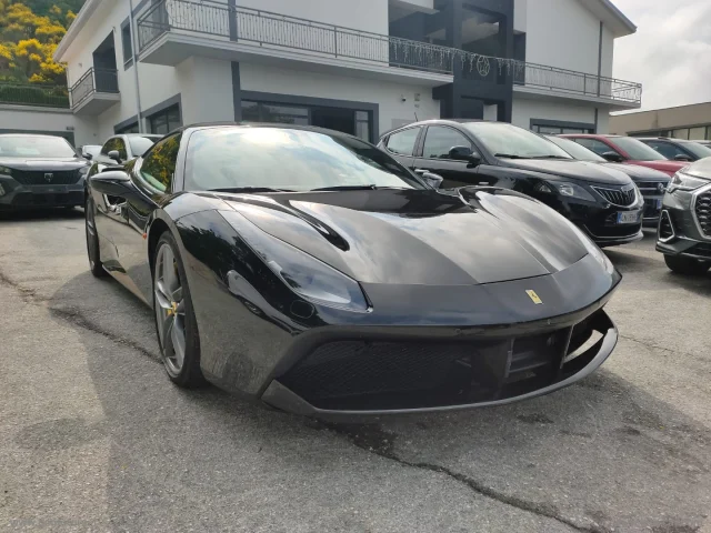 Auto - Ferrari 488 gtb