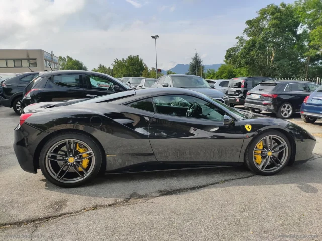 Auto - Ferrari 488 gtb