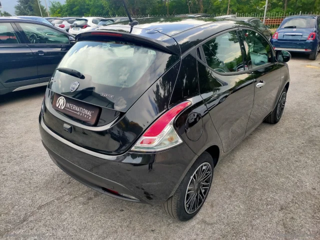 Auto - Lancia ypsilon 1.0 firefly 5p.s&s hybryd gold