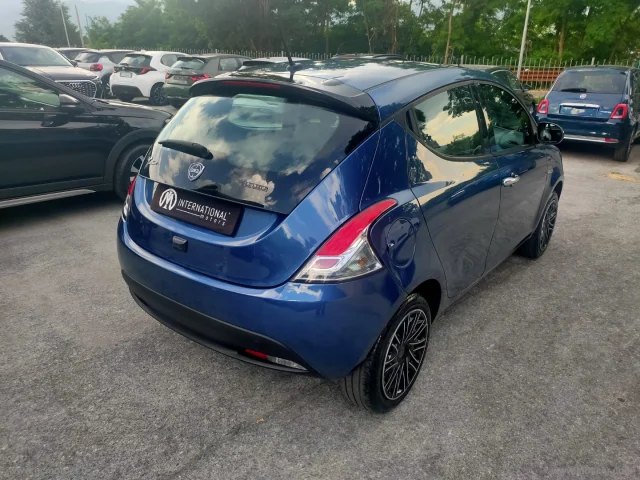 Auto - Lancia ypsilon 1.0 firefly 5p.s&s hybryd gold