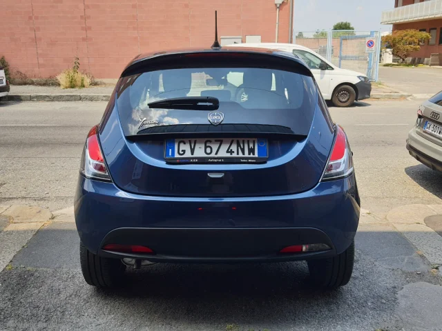 Auto - Lancia ypsilon 1.2 69 cv 5p. gpl ecochic