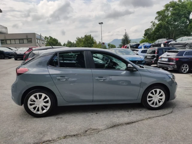 Auto - Opel corsa 1.2 edition