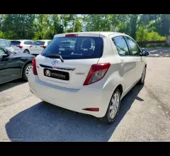 Auto - Toyota yaris 1.0 5p. lounge