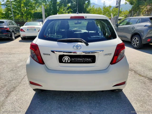 Auto - Toyota yaris 1.0 5p. lounge