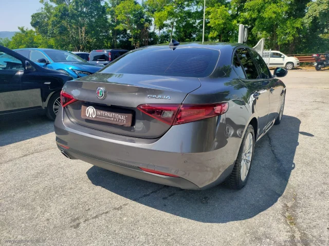 Auto - Alfa romeo giulia 2.2 td 160 cv super