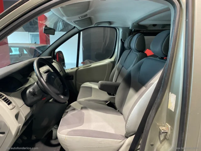 Auto - Renault trafic t27 2.0 dci/115 pc-tn pass. conf.