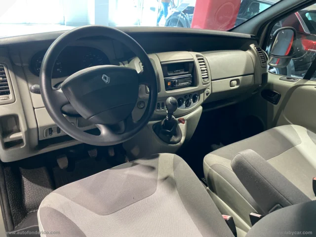 Auto - Renault trafic t27 2.0 dci/115 pc-tn pass. conf.