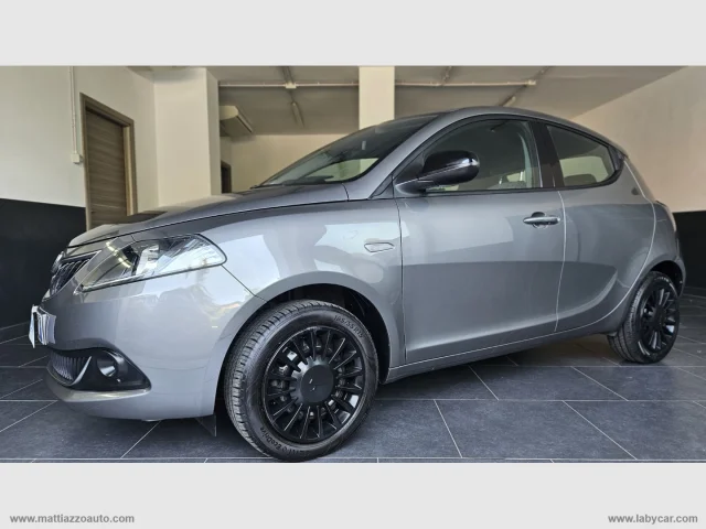 Lancia ypsilon 1.0 firefly 5ps&s hyb. eco silv.
