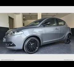 Auto - Lancia ypsilon 1.0 firefly 5ps&s hyb. eco silv.