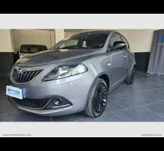 Auto - Lancia ypsilon 1.0 firefly 5ps&s hyb. eco silv.
