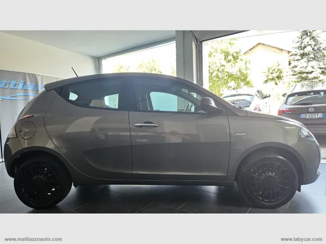 Auto - Lancia ypsilon 1.0 firefly 5ps&s hyb. eco silv.