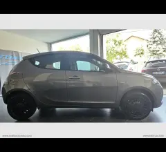 Auto - Lancia ypsilon 1.0 firefly 5ps&s hyb. eco silv.