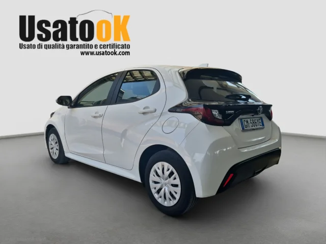 Auto - Toyota yaris 1.0 5p. business