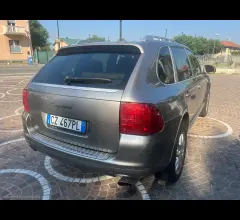 Auto - Porsche cayenne