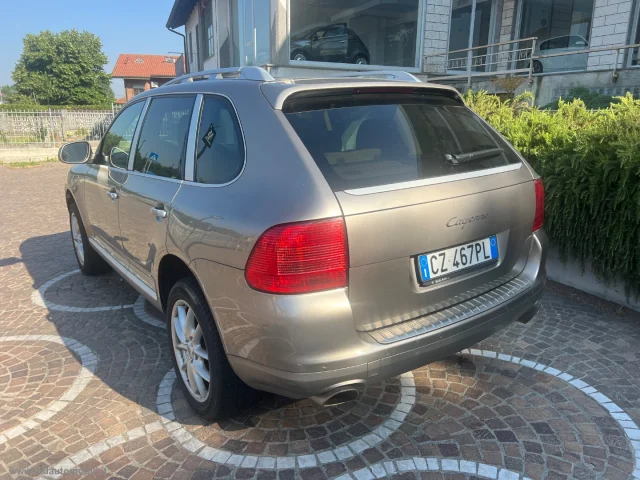 Auto - Porsche cayenne