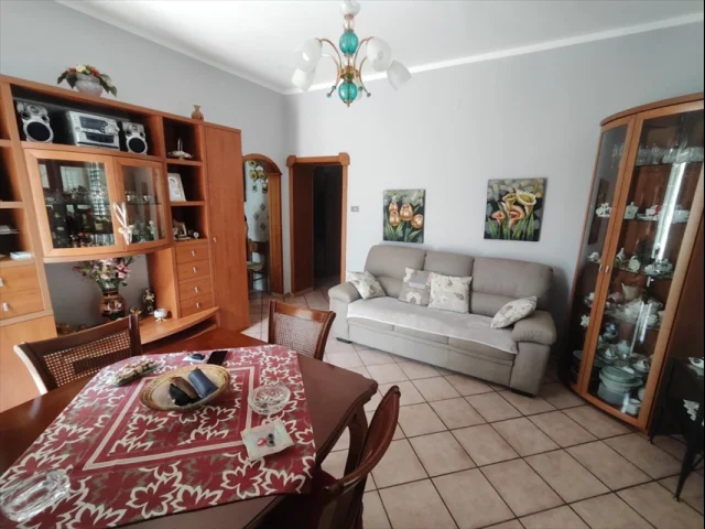 Appartamenti in Vendita - Appartamento in vendita a rogliano zona residenziale