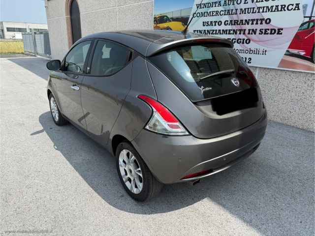 Auto - Lancia ypsilon 1.3 mjt 95 cv 5p. s&s silver