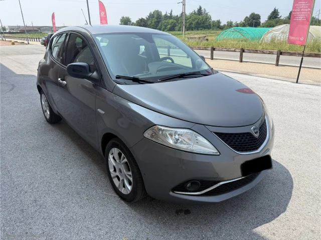 Auto - Lancia ypsilon 1.3 mjt 95 cv 5p. s&s silver