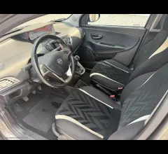 Auto - Lancia ypsilon 1.3 mjt 95 cv 5p. s&s silver