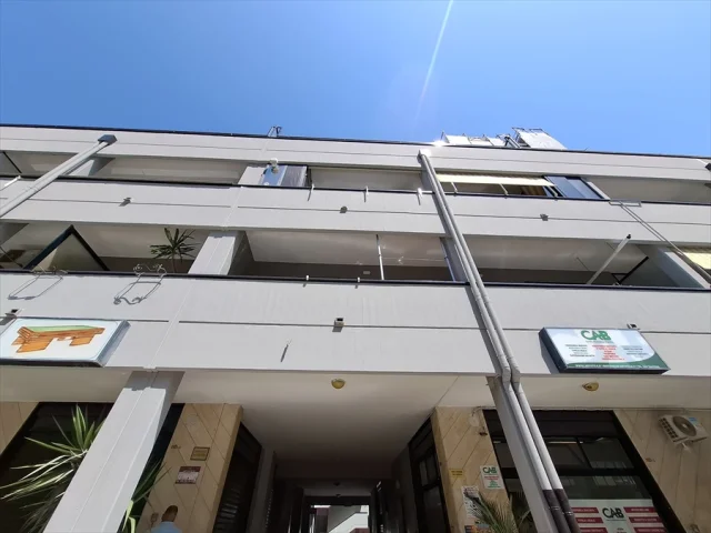 Appartamenti in Vendita - Ufficio in vendita a modugno periferia