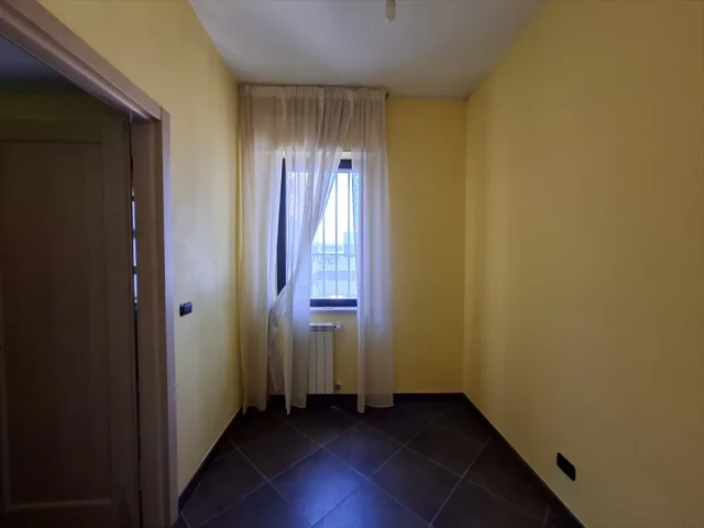 Appartamenti in Vendita - Ufficio in vendita a modugno periferia