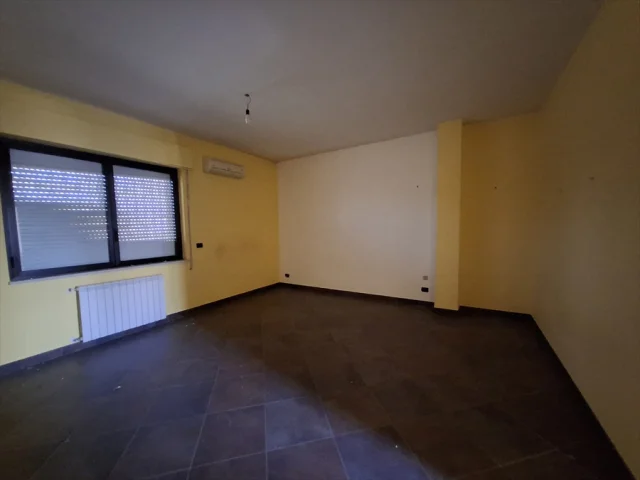 Appartamenti in Vendita - Ufficio in vendita a modugno periferia