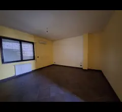 Appartamenti in Vendita - Ufficio in vendita a modugno periferia