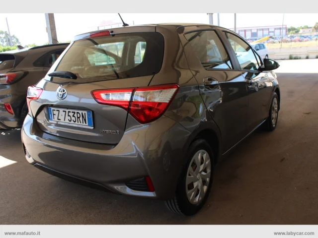 Auto - Toyota yaris 1.5 hybrid 5p. business
