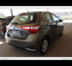 Auto - Toyota yaris 1.5 hybrid 5p. business