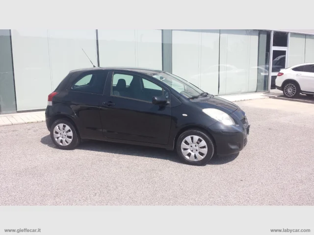 Toyota yaris 1.0 3p. sol neo-patentato