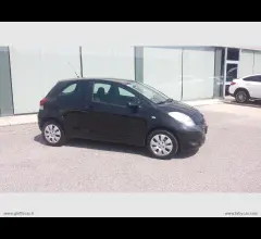Toyota yaris 1.0 3p. sol neo-patentato