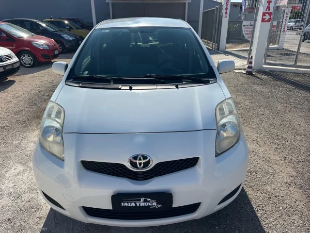 Auto - Toyota yaris 1.0 5p.