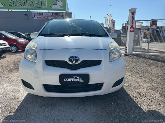 Auto - Toyota yaris 1.0 5p.