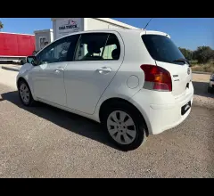 Auto - Toyota yaris 1.0 5p.