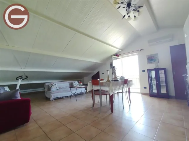 Mansarda in affitto a taurianova zona semicentrale