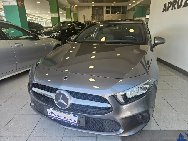 Auto - Mercedes-benz a 180 d automatic 4p. sedan sport