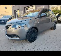 Lancia ypsilon 1.0 firefly 5ps&s hybrid silver