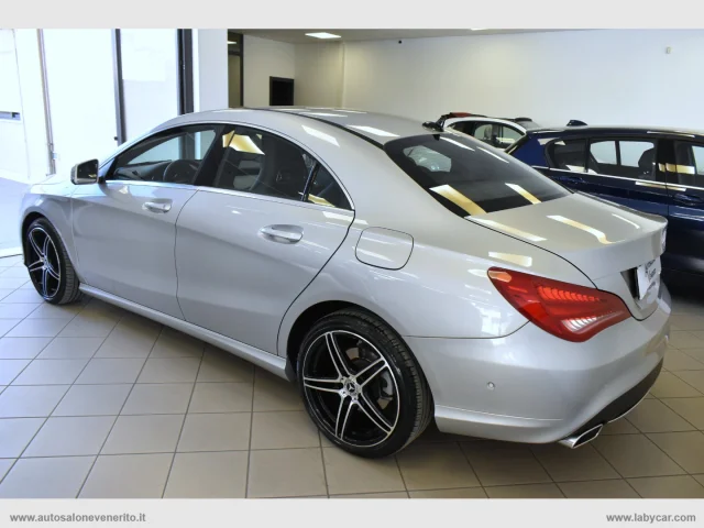 Auto - Mercedes-benz cla 200 d automatic premium dark night