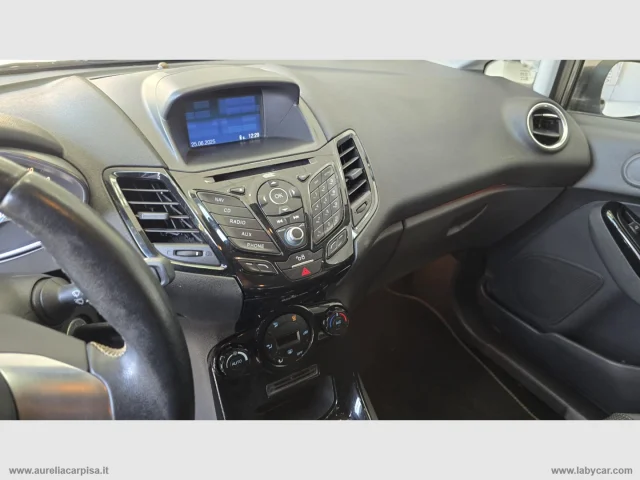 Auto - Ford fiesta 1.4 5p. bz.- gpl titanium