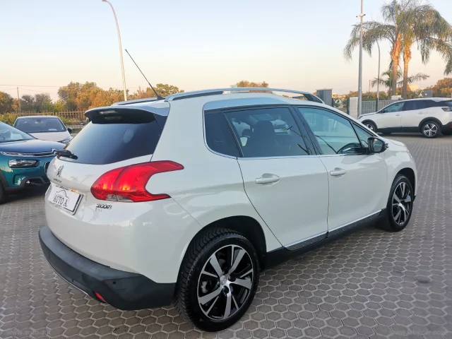 Auto - Peugeot 2008 1.6 e-hdi 92 cv s&s allure