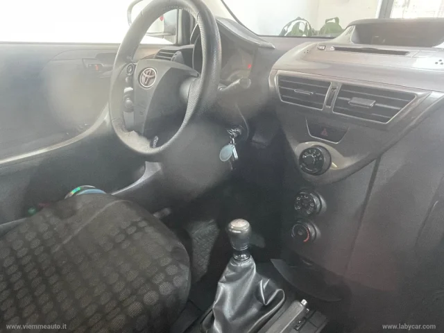 Auto - Toyota iq 1.0 sol