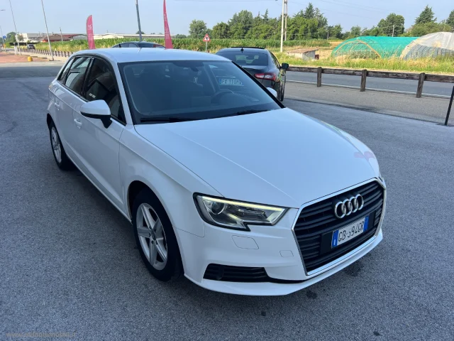 Auto - Audi a3 spb 30 tdi