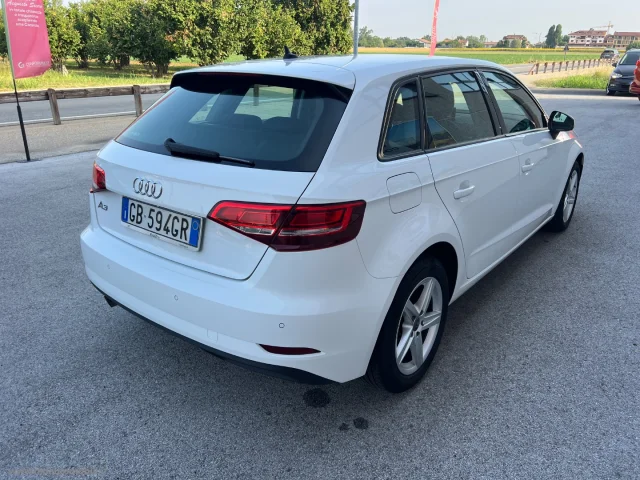 Auto - Audi a3 spb 30 tdi