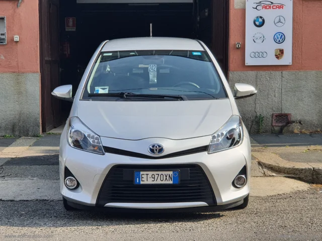 Auto - Toyota yaris 1.5 hybrid 5p. lounge