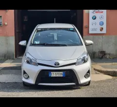 Auto - Toyota yaris 1.5 hybrid 5p. lounge