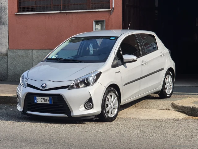 Auto - Toyota yaris 1.5 hybrid 5p. lounge