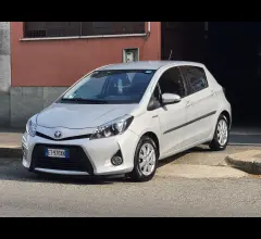Auto - Toyota yaris 1.5 hybrid 5p. lounge