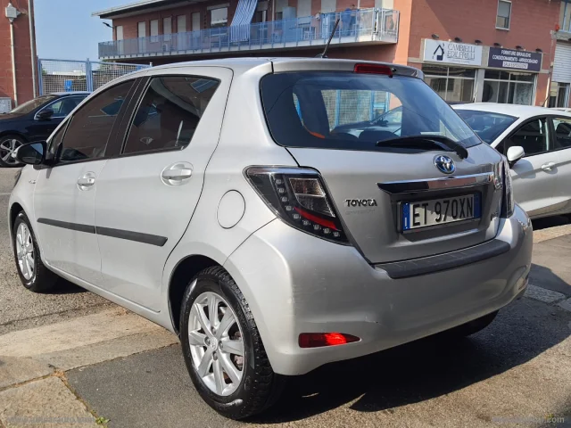 Auto - Toyota yaris 1.5 hybrid 5p. lounge