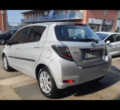 Auto - Toyota yaris 1.5 hybrid 5p. lounge